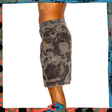 Load image into Gallery viewer, Y2K Quiksilver Camo Cargo Shorts (29&quot;)
