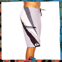 Load image into Gallery viewer, Y2K Quiksilver Tech Boardshorts (32&quot;)
