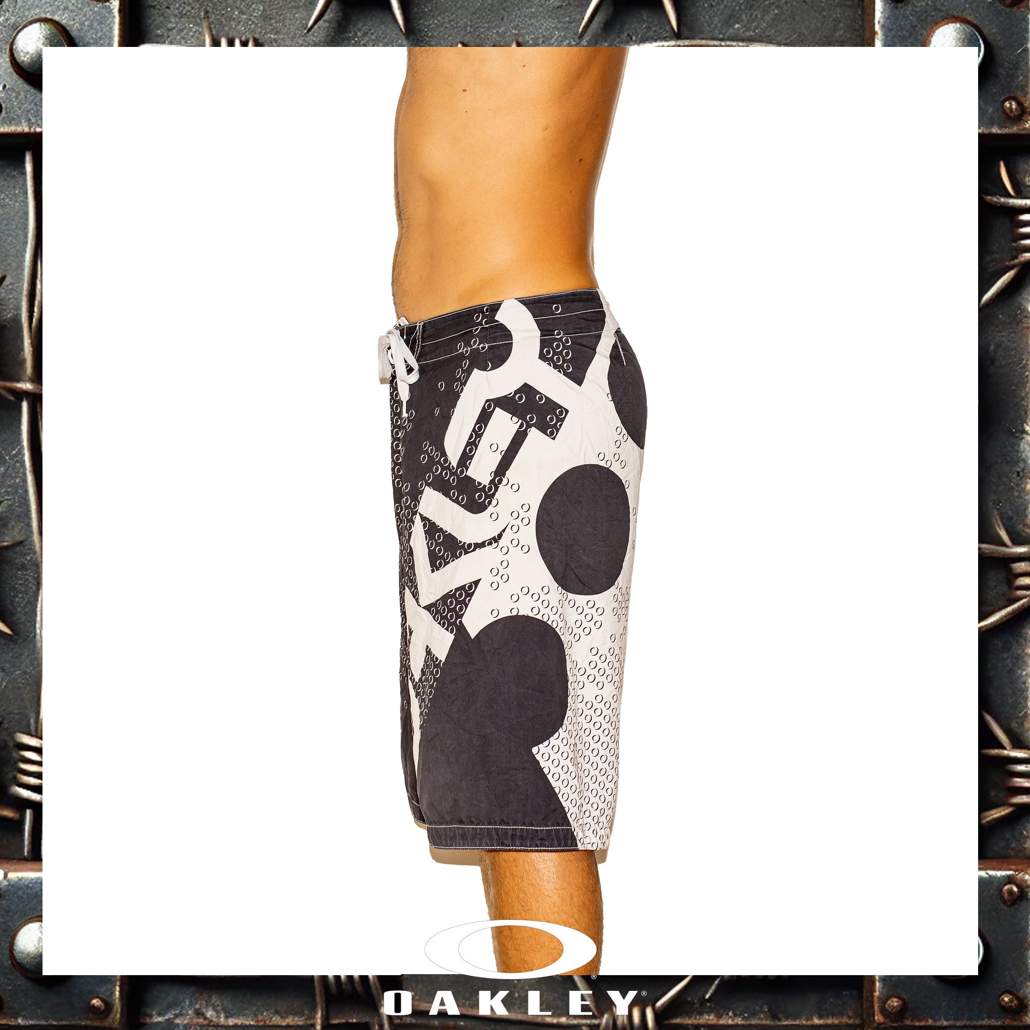 Y2K Oakley Vault Tech Boardies (34")