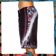 Load image into Gallery viewer, Y2K Quiksilver Tech Boardshorts (32&quot;)
