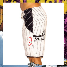 Load image into Gallery viewer, Y2K Volcom Mod Tech Boardshorts (30&quot;)
