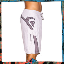 Load image into Gallery viewer, Y2K Quiksilver Tech Boardshorts (32&quot;)
