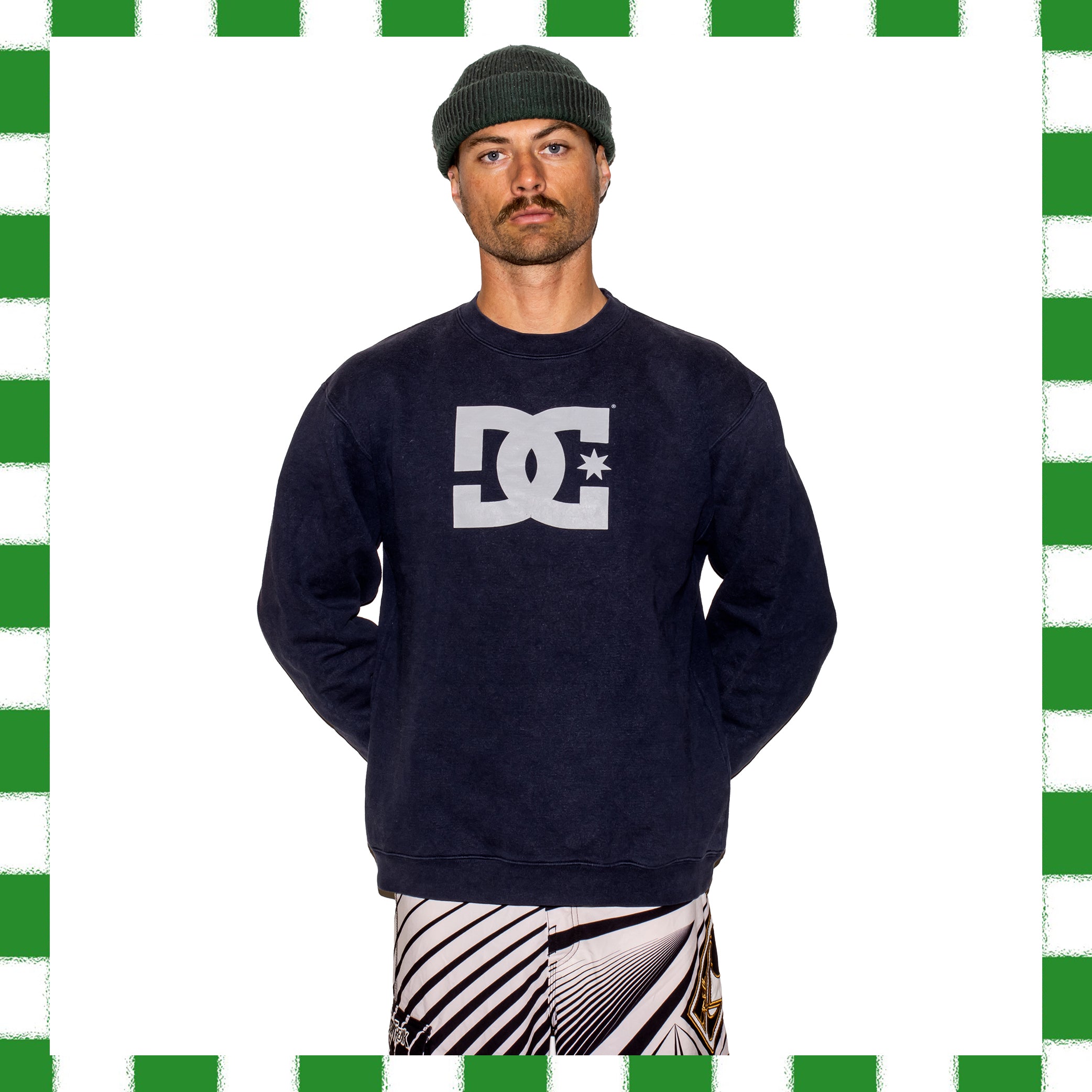1990's DC Shoes Spellout Crewneck Sweatshirt (L) *RARE*