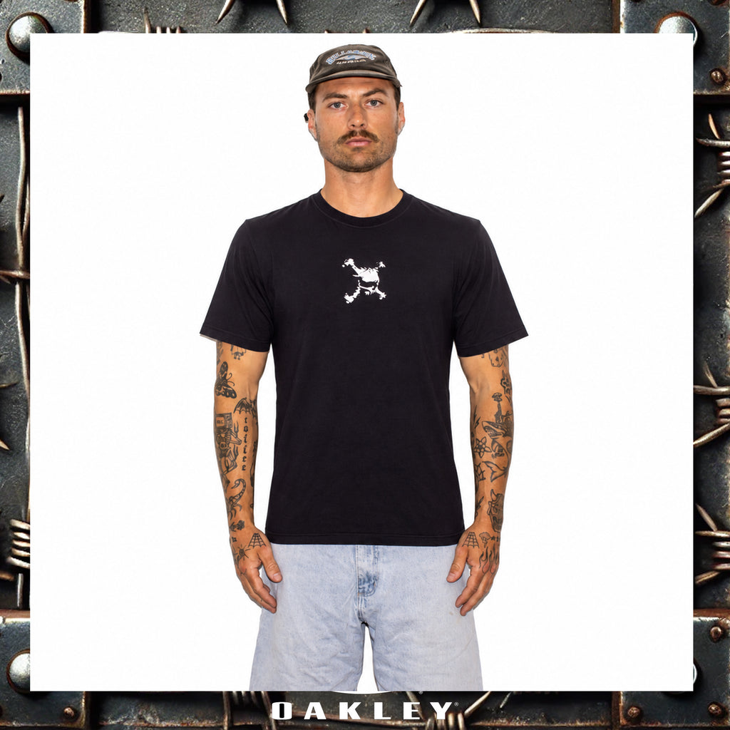 Y2K Oakley "3D Skull" Spellout Tee (M)