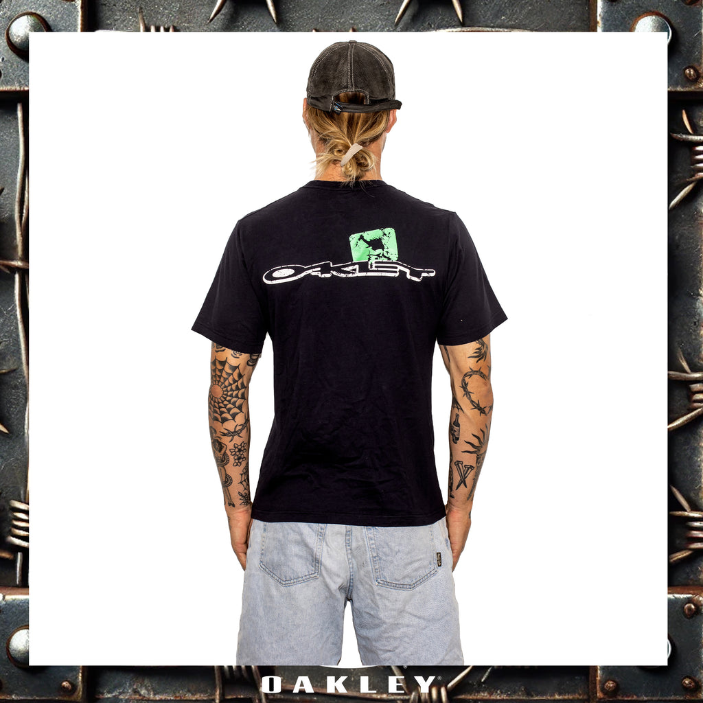 Y2K Oakley "3D Skull" Spellout Tee (M)