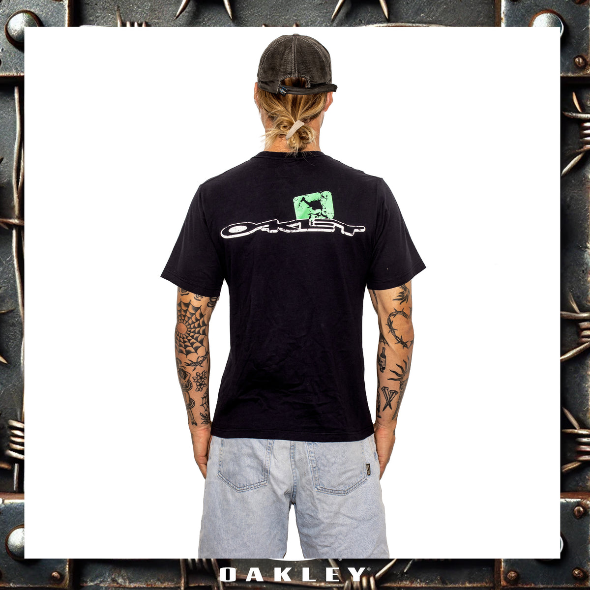 Y2K Oakley "3D Skull" Spellout Tee (M)