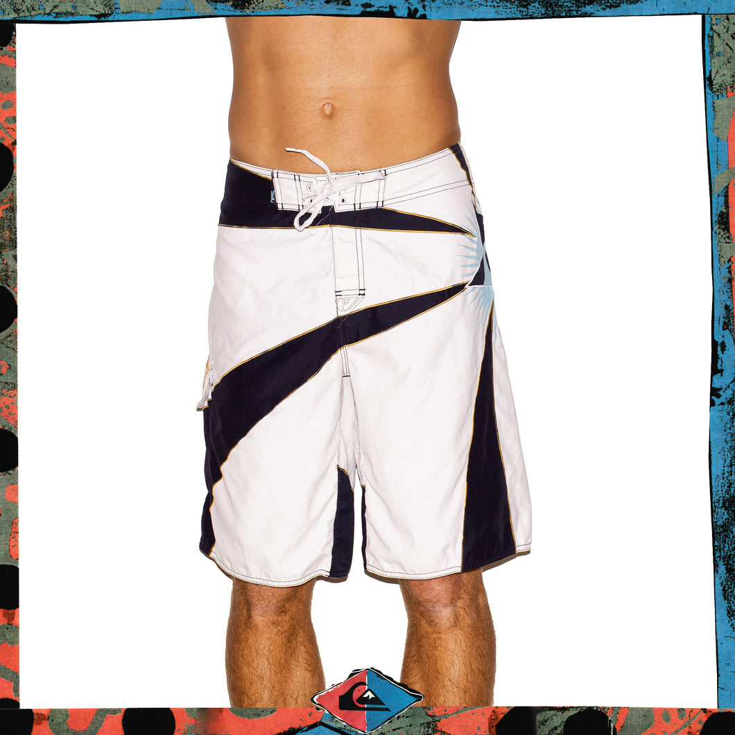 Y2K Quiksilver Spiral Tech Boardies (28