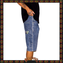 Load image into Gallery viewer, Y2K Billabong &quot;Carpenter&quot; Jorts (32&quot;)
