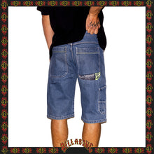Load image into Gallery viewer, Y2K Billabong &quot;Carpenter&quot; Jorts (32&quot;)
