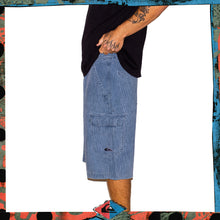 Load image into Gallery viewer, 1990&#39;s Quiksilver Corduroy &quot;Baggy&quot; Shorts (34&quot;)
