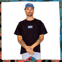 Load image into Gallery viewer, Y2K Quiksilver Graphic Tee (L)
