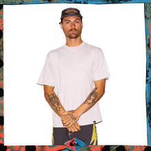 Load image into Gallery viewer, Y2K Quiksilver Graphic Tee (M)
