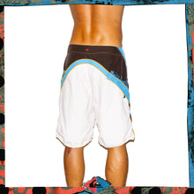 Load image into Gallery viewer, Y2K Quiksilver Supreme Tech Boardies (33&quot;)
