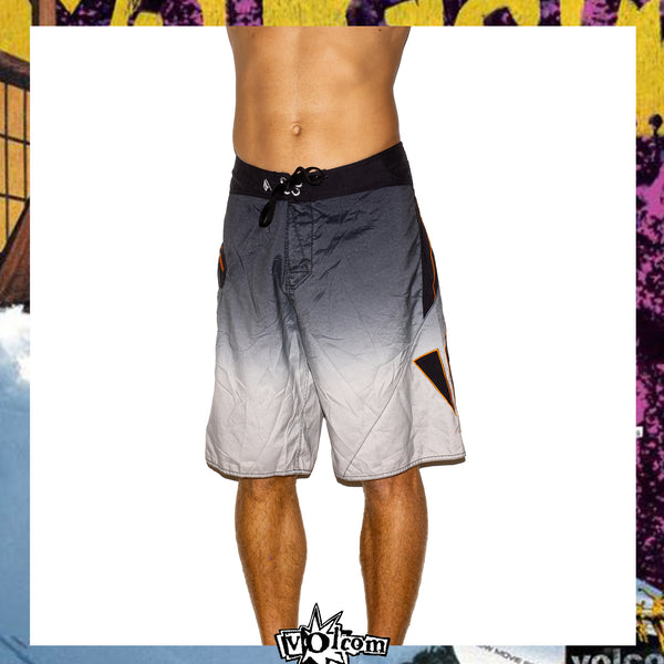 Y2K Volcom Mod Tech Boardies (34