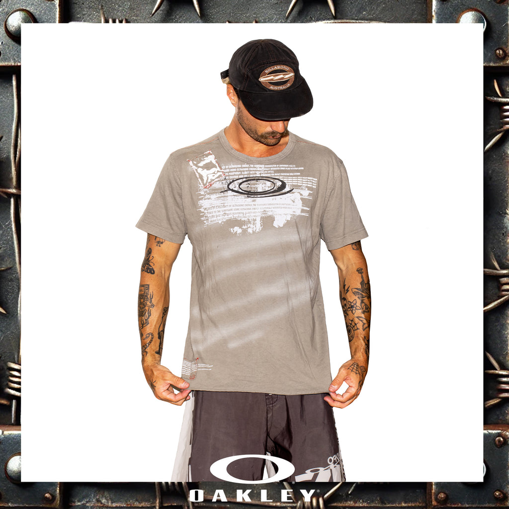 Y2K Oakley "Vault Tech" Graphic Tee (L)