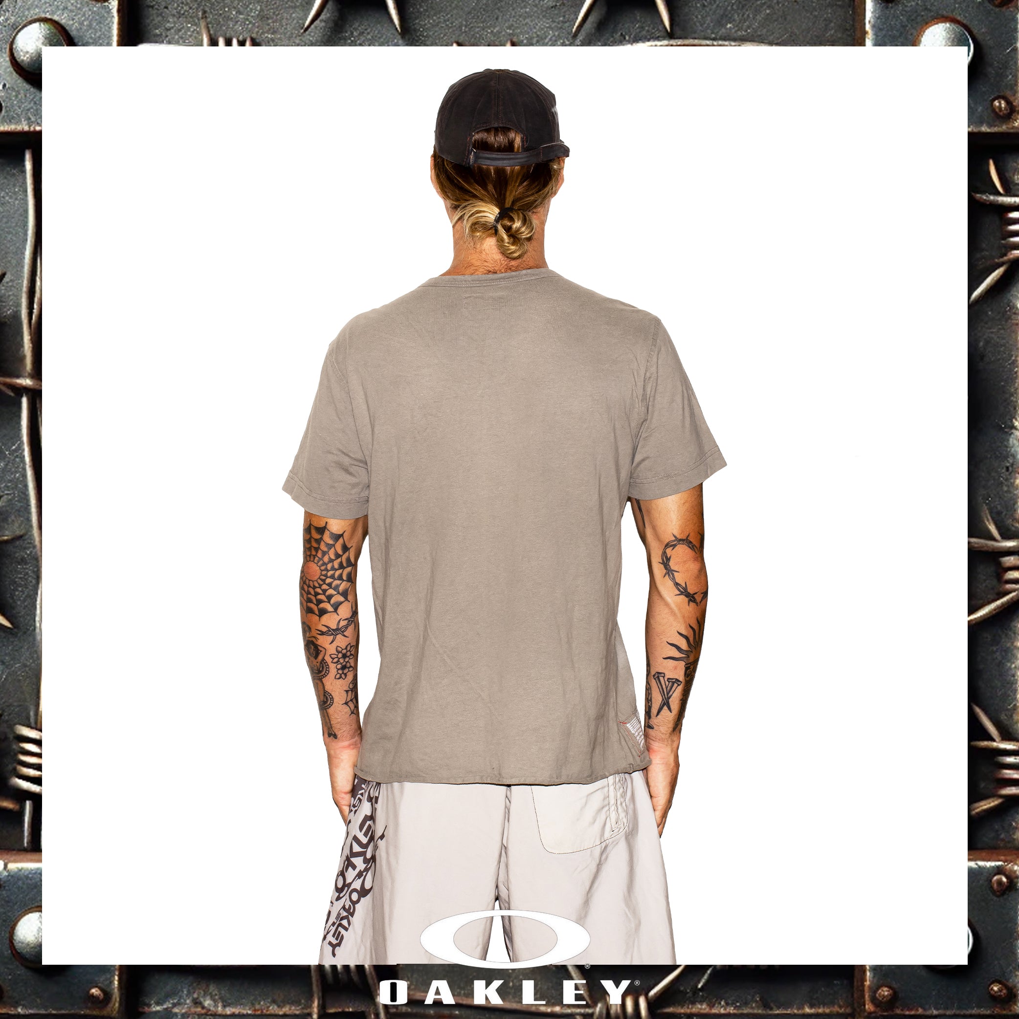 Y2K Oakley "Vault Tech" Graphic Tee (L)